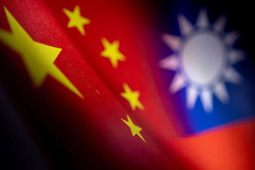 „Reuters“/„Scanpix“ nuotr./Kinijos ir Taivano vėliavos