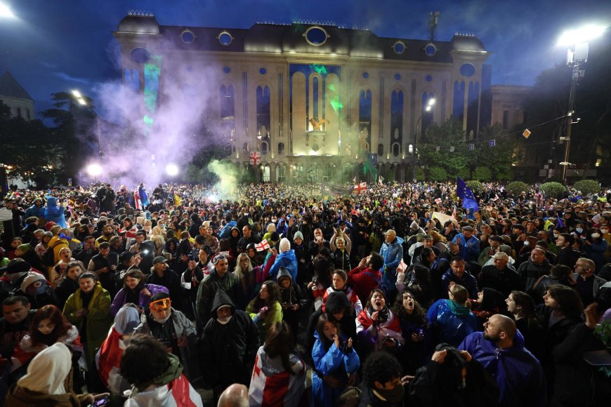 AFP/„Scanpix“ nuotr./Protestuotojai Tbilisyje