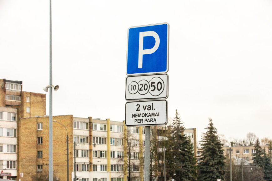 Teodoro Biliūno / BNS nuotr./Stovėjimo aikštelė prie PC „Savas“ Kaune