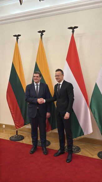 Nuotr. iš „Nemuno aušros“ „Facebook“ paskyros/Remigijus Žemaitaitis ir Vengrijos užsienio reikalų ir prekybos ministras Peteris Szijjartas
