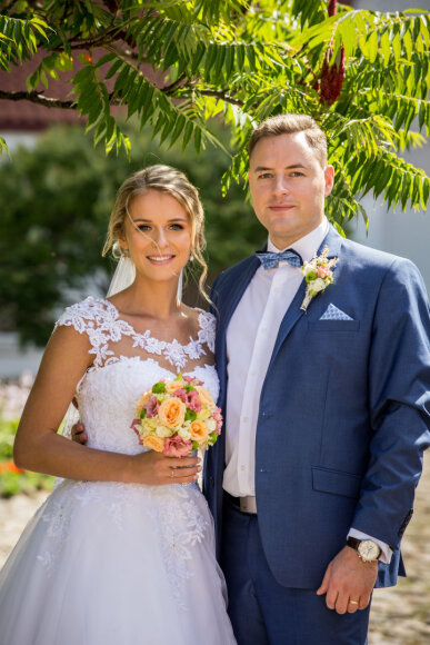 Mariaus Vizbaro / 15min nuotr./Tytuvėnuose susituokė Monika Povilaitytė ir Simas Paulikas  