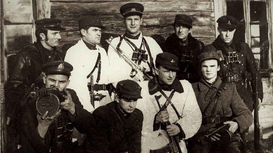 Pietų Lietuvos srities partizanai pakeliui į Lietuvos partizanų vadų susirinkimą.