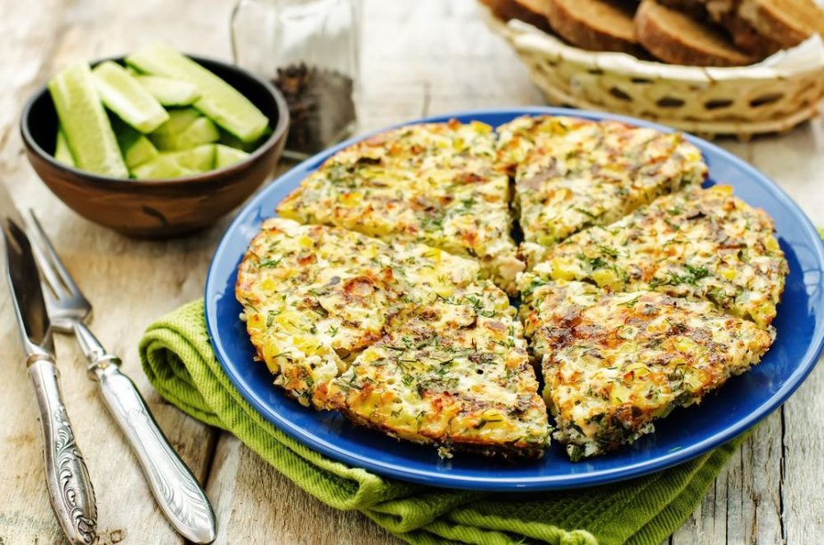 Shutterstock nuotr./„Frittata“ su cukinijomis ir žalumynais