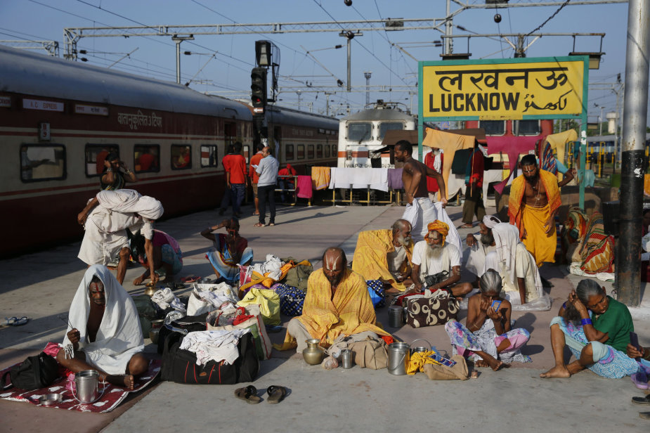 „Scanpix“/AP nuotr./Traukinio stotelė Indijoje 