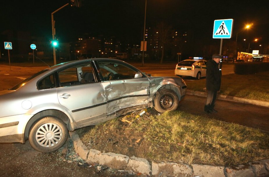 „Audi“ ir „VW Passat“ avarija Klaipėdoje 2015 m. sausio 02 d. 
