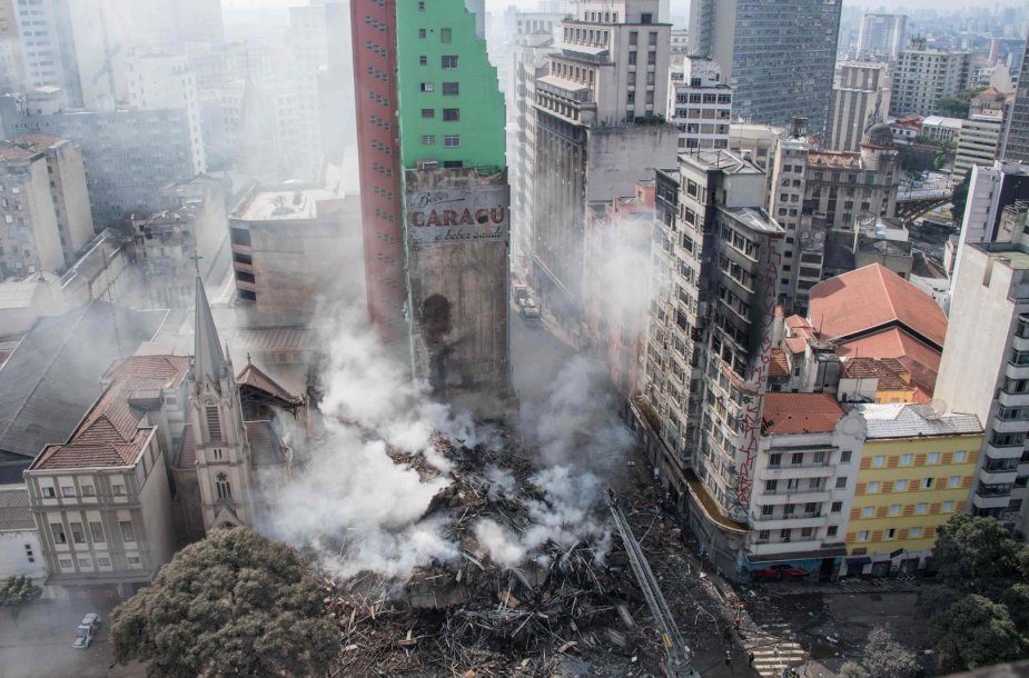 San Paule užsidegė ir sugriuvo daugiaaukštis pastatas
