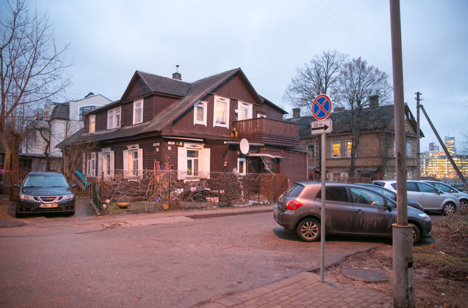 Vilniaus Pušų g. namo gyventojai liko be stovėjimo vietų mašinoms