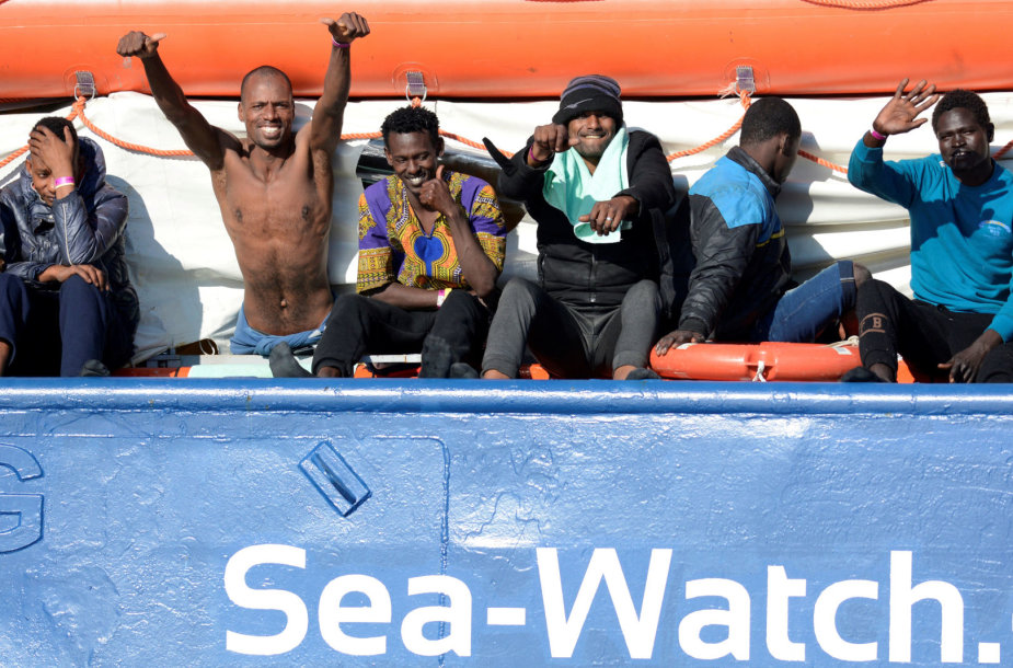 Migrantai organizacijos „Sea Watch“ laive