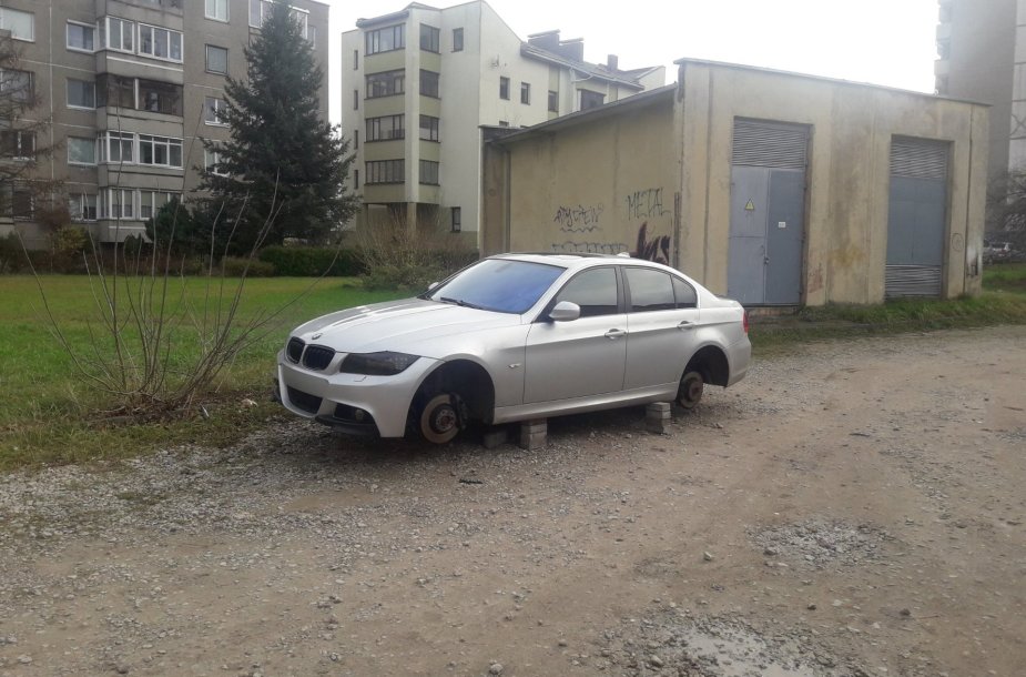 Alytiškio „BMW 335i“ po ratų vagystės