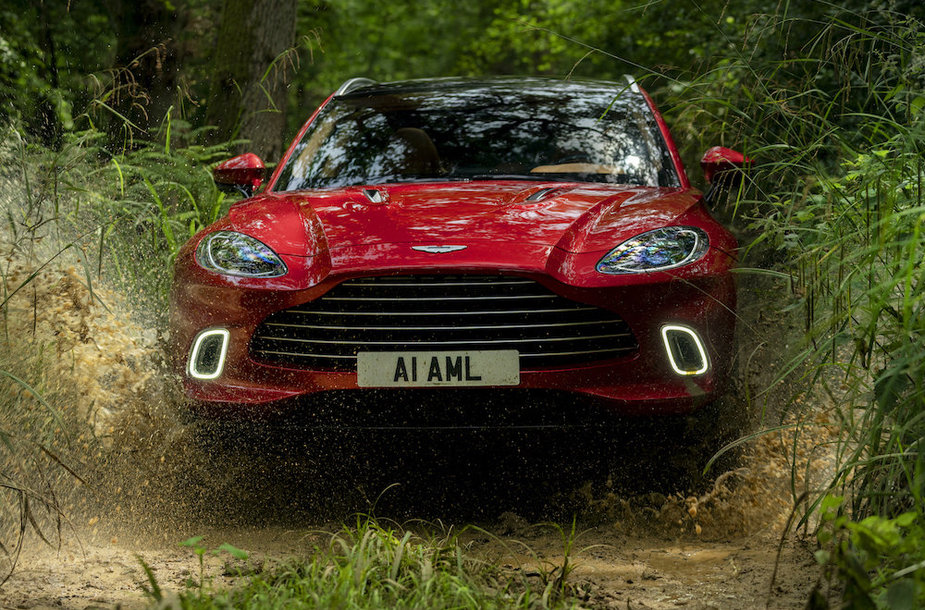„Aston Martin“ krosoveris DBX