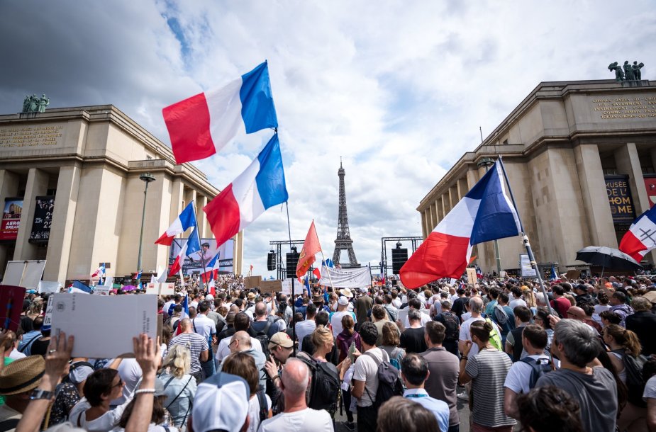 Protestuotojai prieš sveikatos pasą Paryžiuje