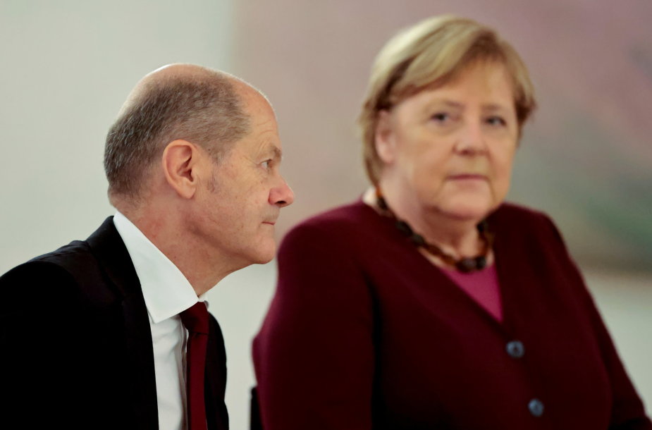Olafas Scholzas ir Angela Merkel