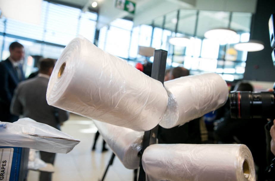 „Lidl“ tampa pirmuoju iš didžiųjų prekybos tinklų Lietuvoje, kuriame nebelieka vienkartinių plastikinių pirkinių maišelių