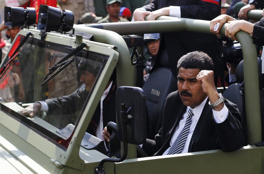 Venesuelos lyderis Nicolasas Maduro kariniame automobilyje