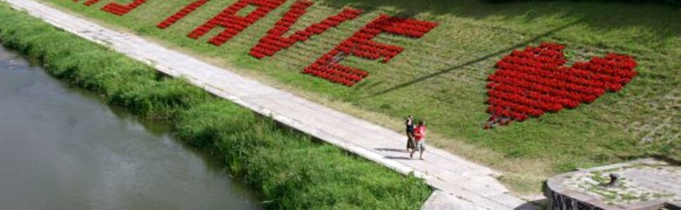 Užra&scaron;as ant Neries krantinės Vilniuje.