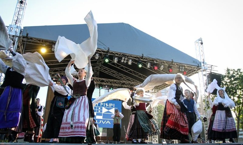 Vidurvasario šauklys – festivalis "Parbėg laivelis".