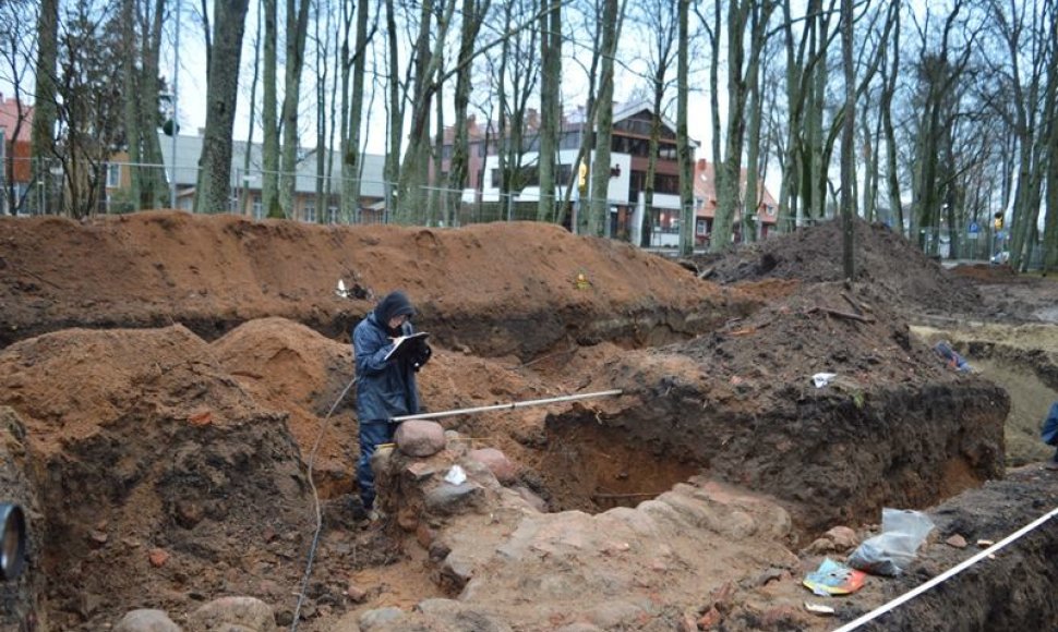 Palangą kasinėjantys archeologai aptiko įdomių dalykų, liudijančių, kad kurorto istorija – turtingesnė.