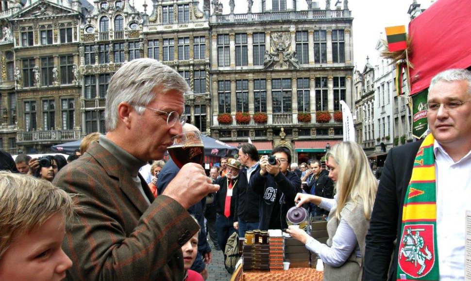 Pristatyti alų gilias alaus gamybos tradicijas turinčioje šalyje buvo rizikinga, tačiau šiaulietišką „Tamsųjį elį" skanavo ir įvertino pats Belgijos karalius.
