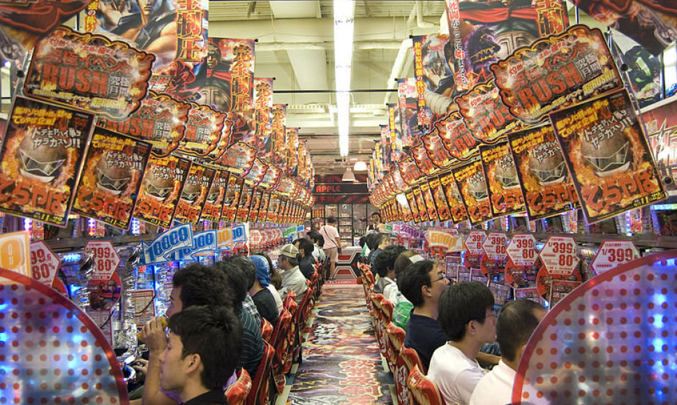 „Pachinko“ žaidimų automatai Japonijoje – populiarus laisvalaikio leidimo būdas