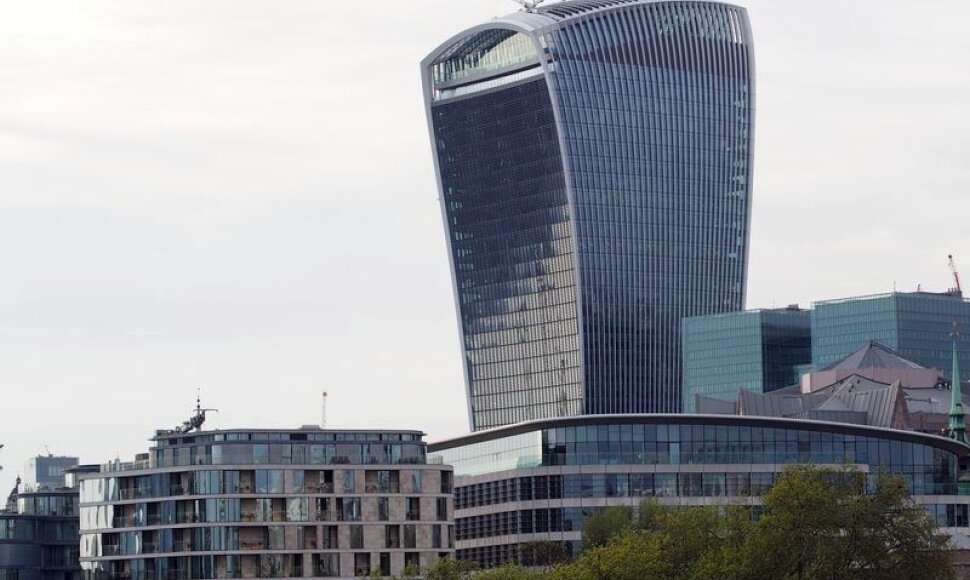 Londono dangoraižis Walkie Talkie, Karbunkulo taurė 2015