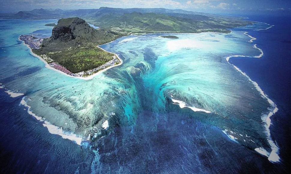 Taip atrodo povandeninio krioklio iliuzija prie Mauricijaus krantų