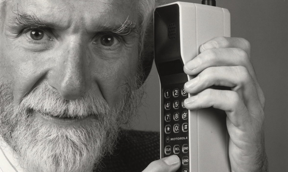 Mobiliojo telefono išradėjas Martinas Cooperis