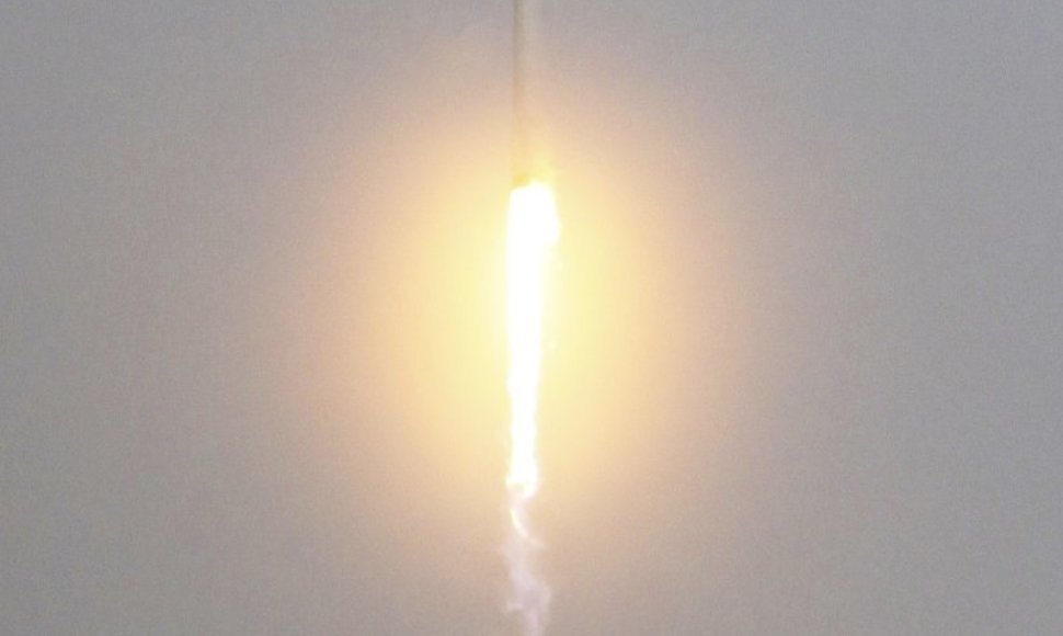 „SpaceX“ raketa iškėlė į orbitą palydovą