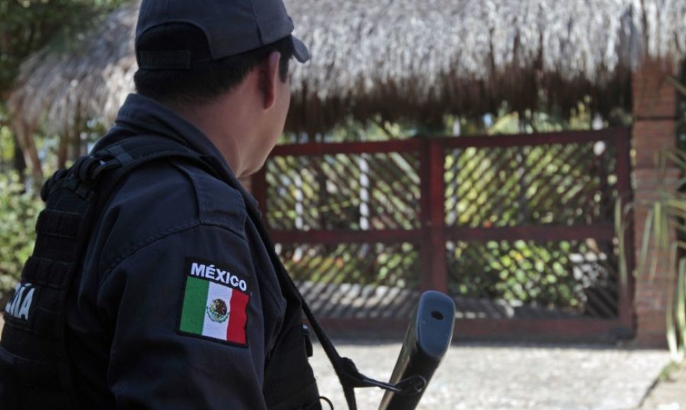 Meksikos pareigūnas įvykio vietoje