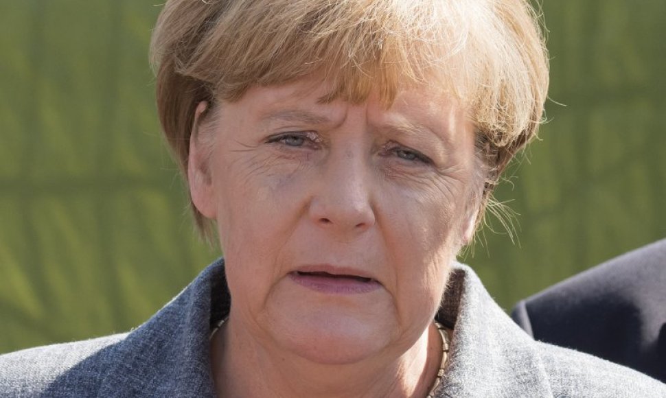 Atvykusi į pabėgėlių stovyklą Merkel buvo sutikta nepasitenkinimo šūksniais
