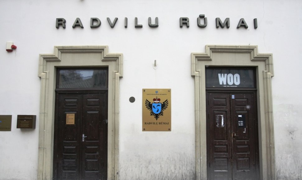 Netrukus prie Radvilų rūmų įėjimo nebeliks klubo „Woo“ pavadinimo.