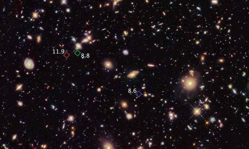 Naujuose vaizduose, užfiksuotuose naudojant kosminį teleskopą „Hubble“, matomos iki šiol neužfiksuotos galaktikos, susiformavusios 350–600 mln. metų po Didžiojo sprogimo. 