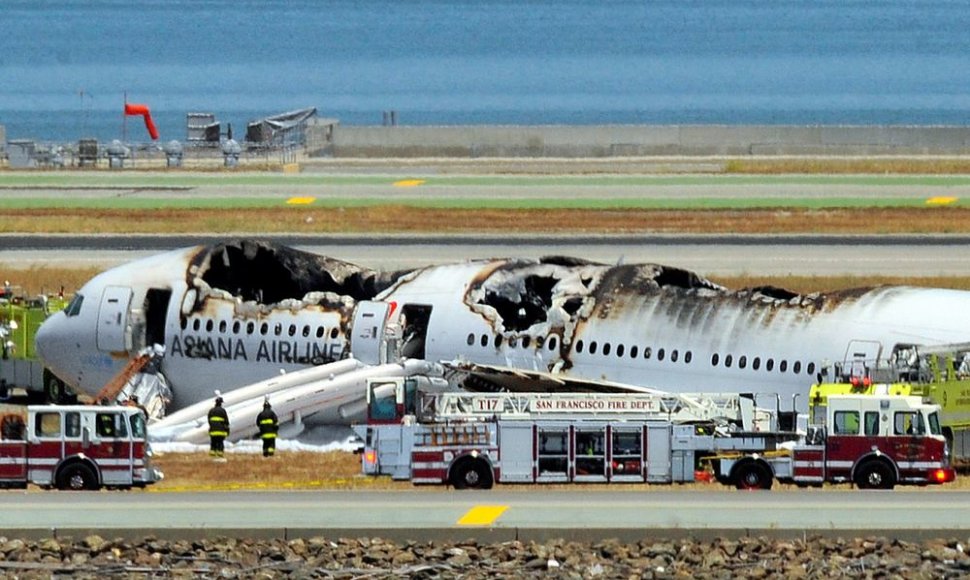 San Francisko oro uoste sudužo iš Seulo skridęs lėktuvas.