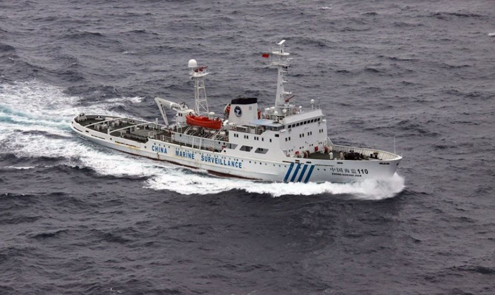 Kinijos laivas vėl atplaukė prie ginčijamų salų.
