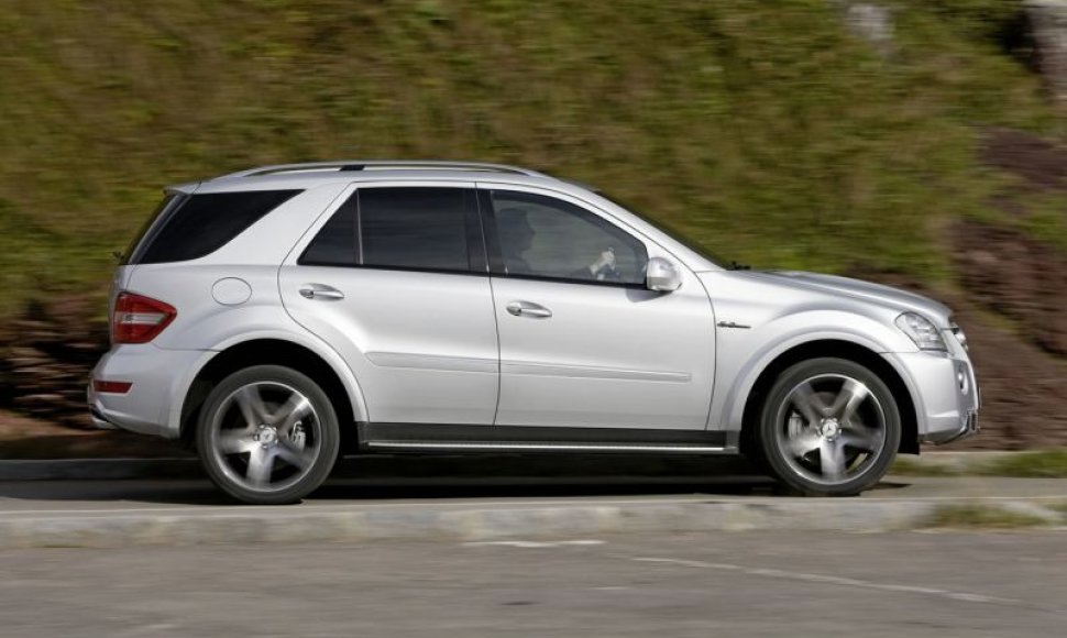 Pristatytos specialios „Mercedes-Benz ML 63 AMG“ versijos