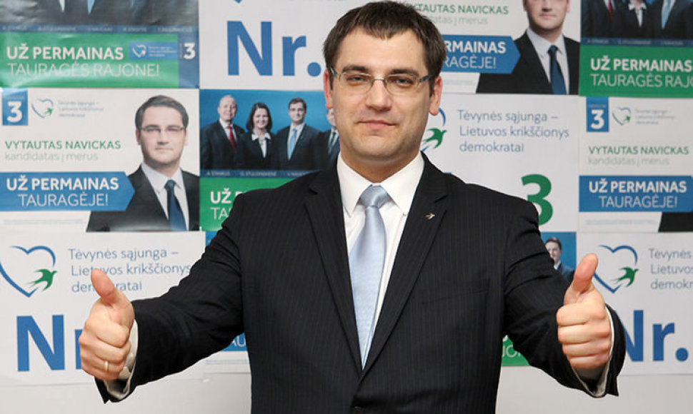 2016-ųjų rudenį bendražygį Vytautą Navicką konservatoriai siuntė į Seimo rinkimus – tuomet partijai jis atrodė tinkamiausias kandidatas, o šįkart tapo rakštimi