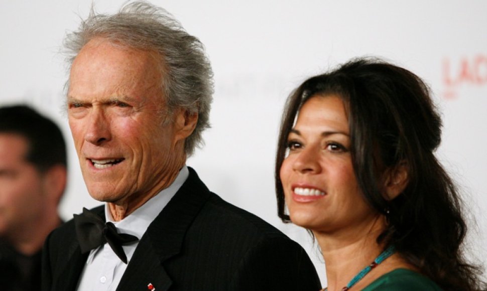 Clintas Eastwoodas su žmona Dina