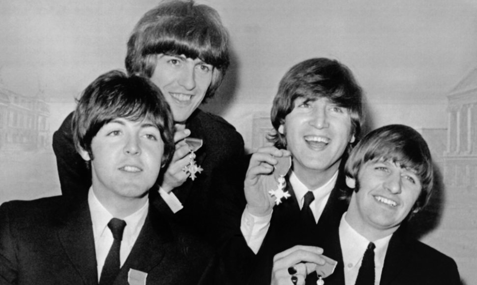 „The Beatles“ 1965-aisiais (iš kairės): Paulas McCartney, George'as Harrisonas, Johnas Lennonas ir Ringo Starras