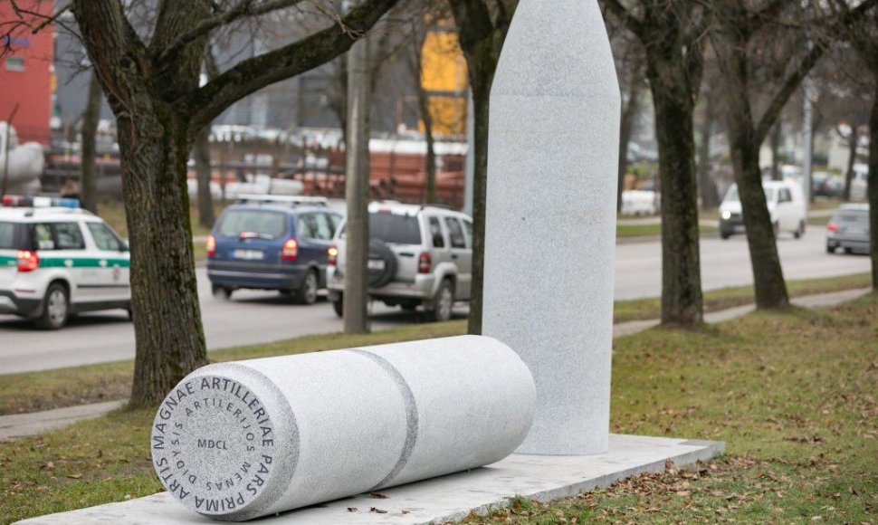 Raketos paminklas netoli Vilniaus oro uosto