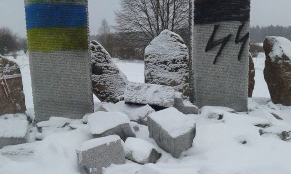Prie Lvovo nuniokotas paminklas žuvusiems lenkams 