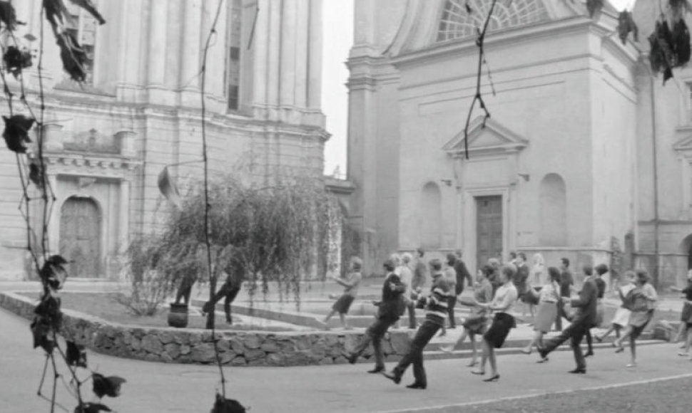 Kadras iš filmo „Laikas eina per miestą“