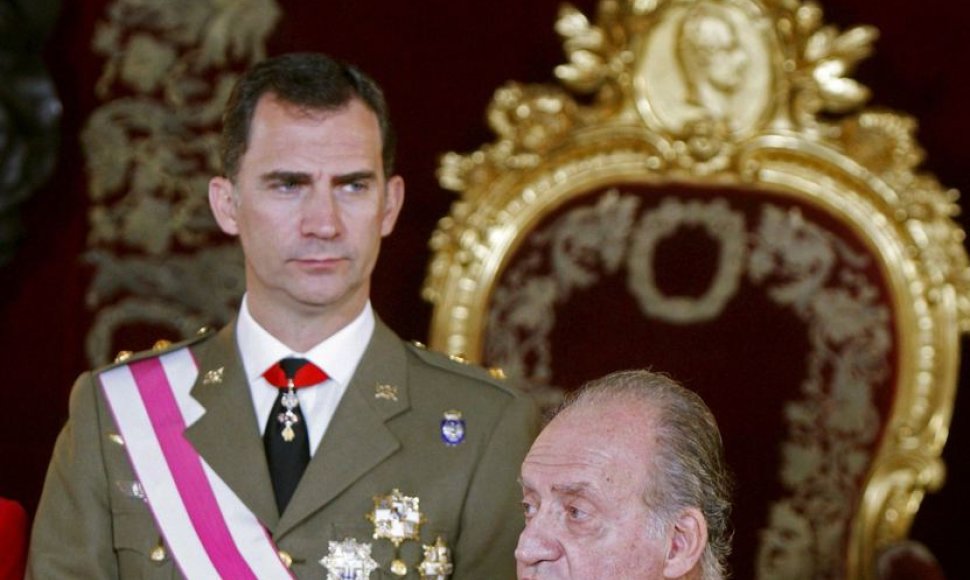 Ispanijos karalius Juanas Carlosas su sūnumi Felipe (2008 m.)