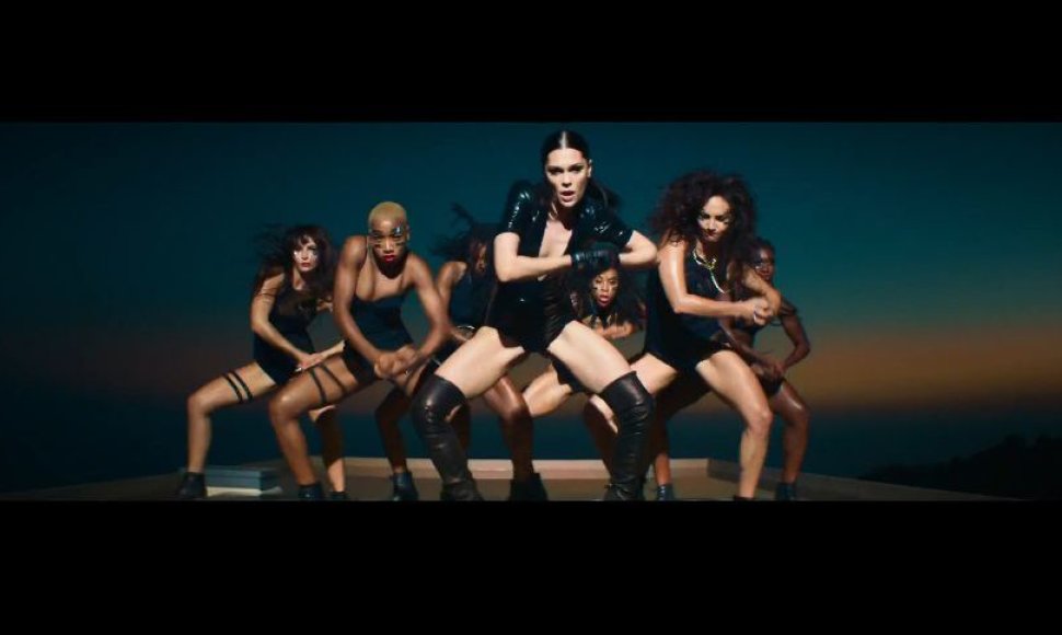 Jessie J dainos „Burnin' Up“ vaizdo klipe