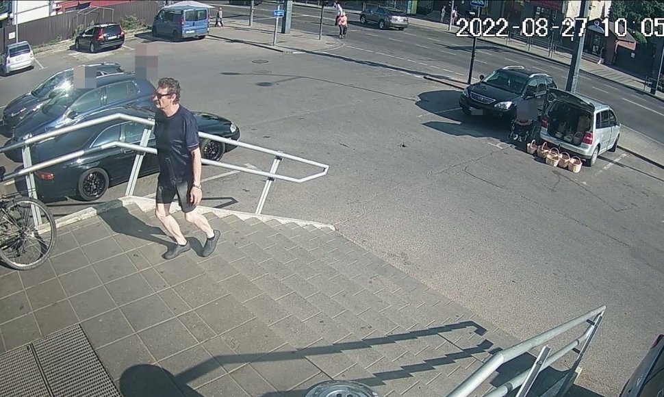 Kauno policija aiškinasi, kas įvažiavo į kitą automobilį ir dingo