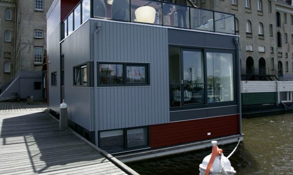 Namas ant vandens Amsterdame