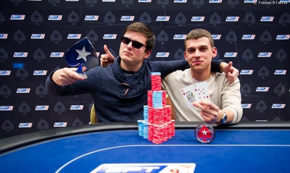 EPT šalutinio turnyro laimėtojas Laurynas Levinskas (kairėje) / PokerStars.net nuotr.