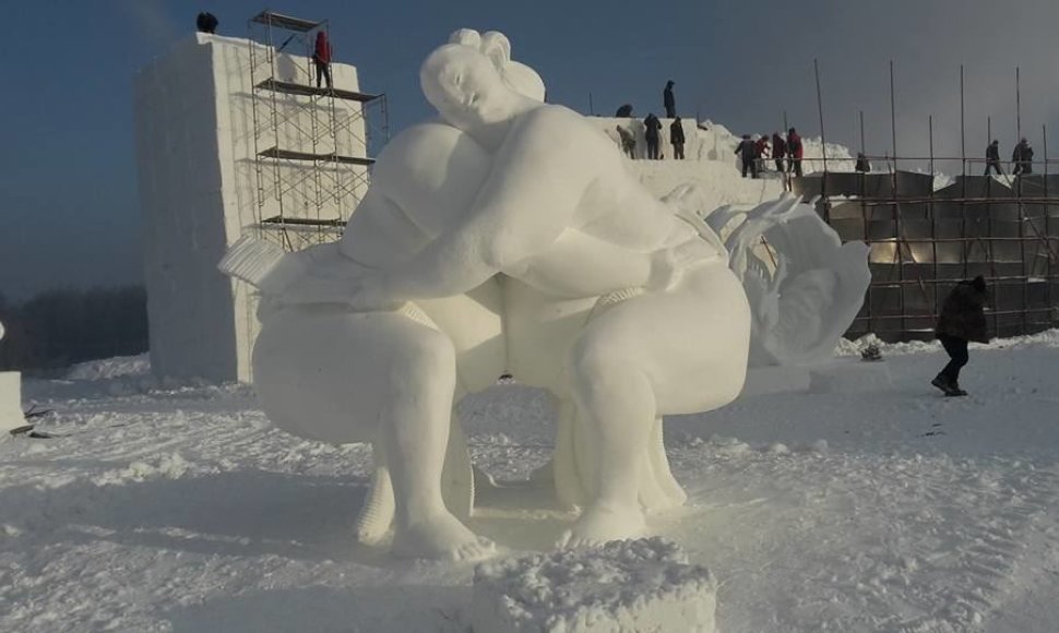 Kinijoje Lietuvos menininkų kompanija nustebino pasaulį savo sniego skulptūra