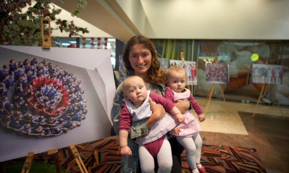 100 nėštukių parodos atidarymas: atėjo mamos su šimtmečio kūdikiais 