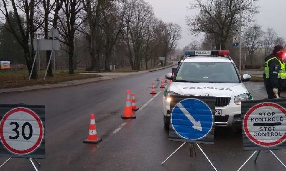 Policija savaitgalį patikrino tūkstančius automobilių.