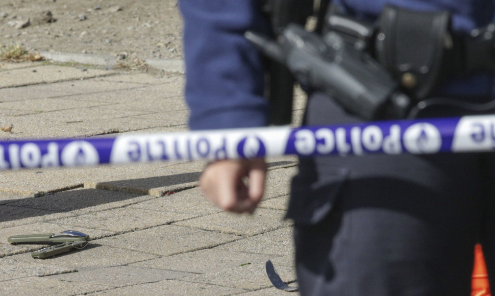 Briuselyje peiliu sužeisti du policininkai