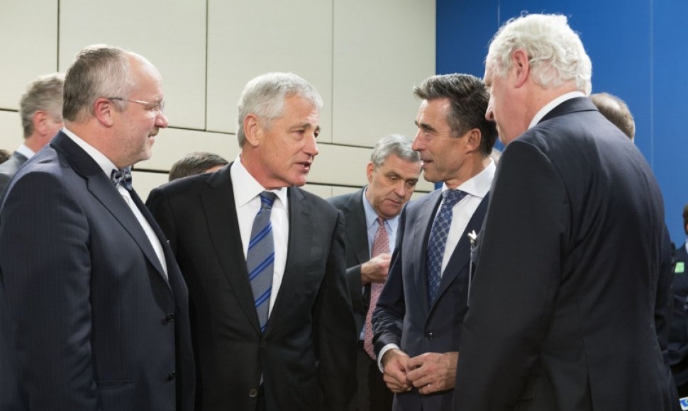 Krašto apsaugos ministras Juozas Olekas (iš kairės), JAV gynybos sekretorius Chuckas Hagelis, NATO generalinis sekretorius Andersas Foghas Rasmussenas ir Europos Sąjungos išorinių veiksmų tarnybos generalinis sekretorius Pierre'as Vimont'as
